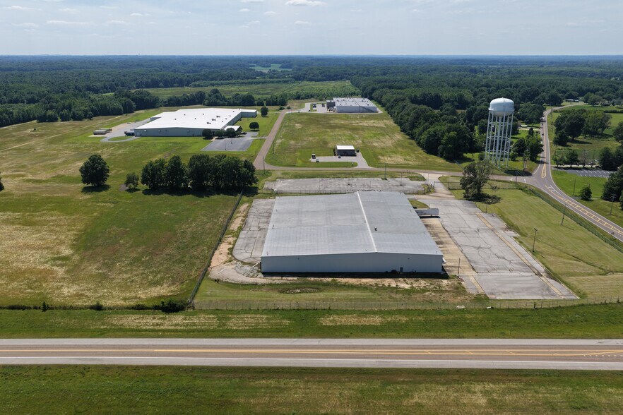 More Photos Of 7 American Woodmark Dr, Humboldt Distribution For Sale