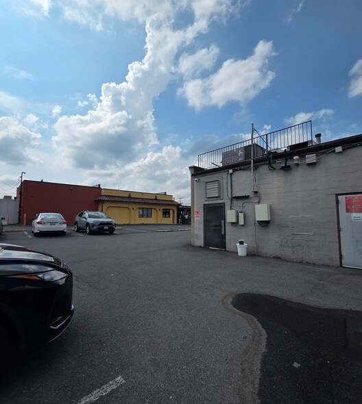More Photos Of 7311 Little River Tpke, Annandale Storefront For Sale