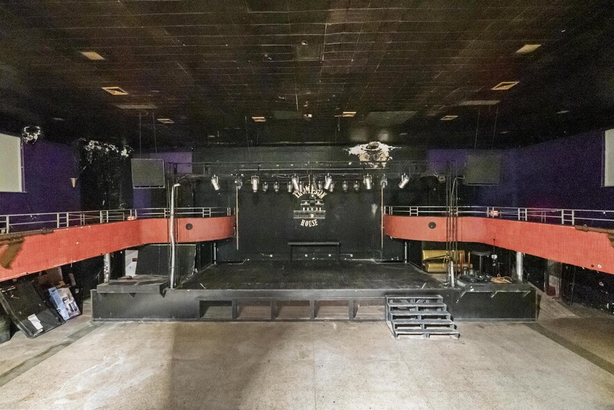 More Photos Of 24 E 3rd St, Newport Bar For Sale