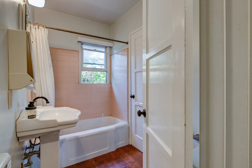 More Photos Of 624 W Chapman Ave, Orange Medical For Sale