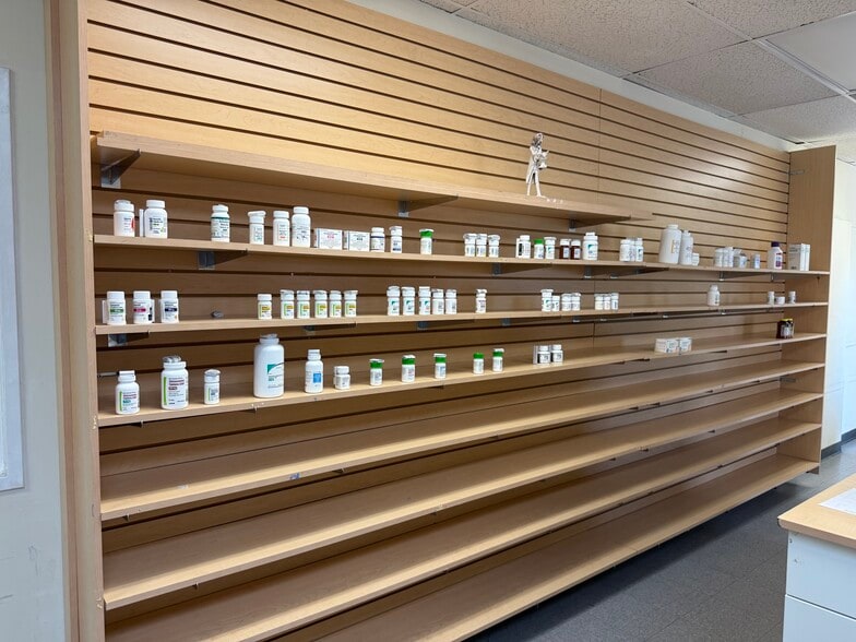 More Photos Of 16430-16438 Vanowen St, Van Nuys Medical For Lease