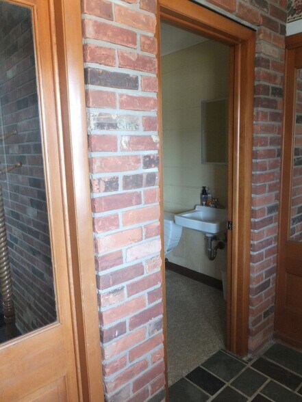 More Photos Of 35000-35008 Division Rd, Richmond Medical For Sale