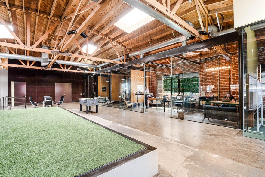 More Photos Of 2210 Broadway, Santa Monica Loft Creative Space For Lease