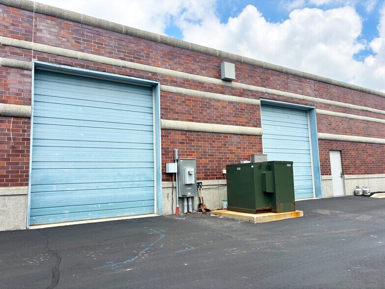 More Photos Of 1150-1162 Spring Lake Dr, Itasca Light Distribution For Lease