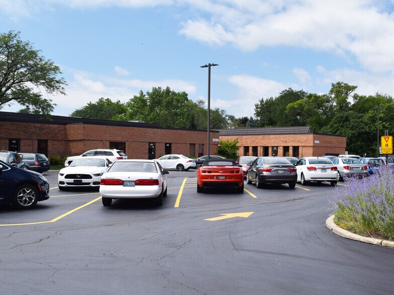 More Photos Of 2010 E Algonquin Rd, Schaumburg Unknown For Lease