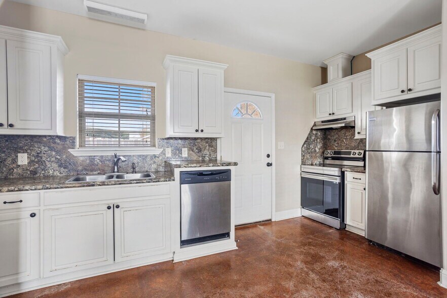 More Photos Of 140 Louie St, Lake Charles Multifamily For Sale