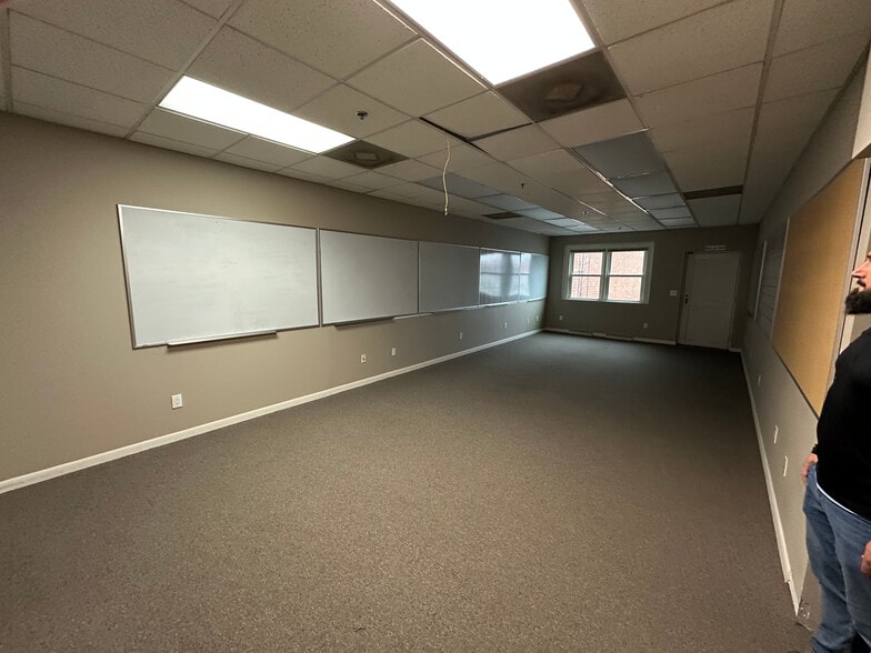 More Photos Of 900 12th Street Dr NW, Hickory Unknown For Lease