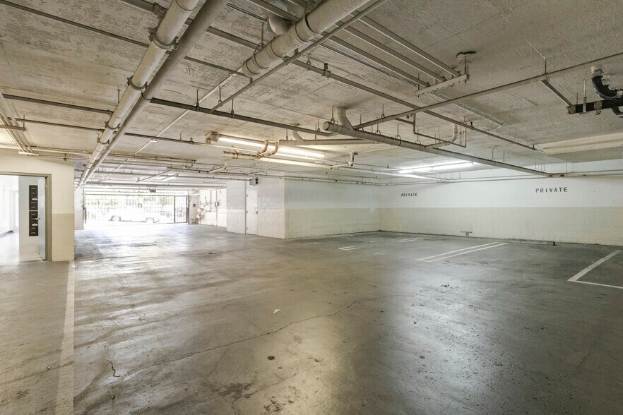 More Photos Of 939 Palm Ave, West Hollywood Apartments For Sale