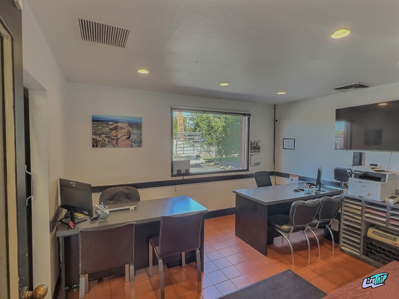 More Photos Of 786 NE Burnside Rd, Gresham Auto Dealership For Sale