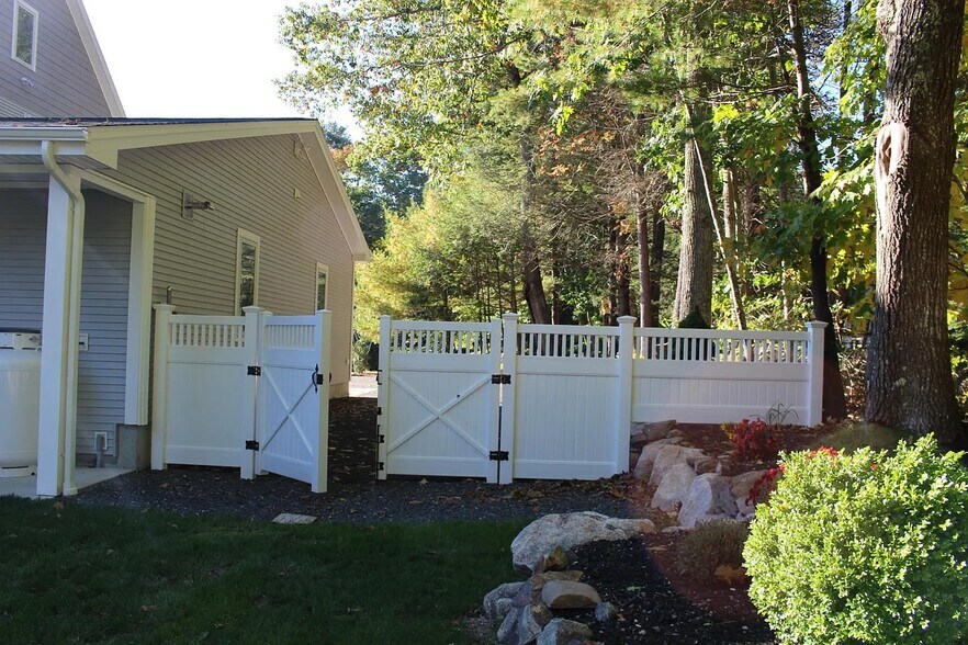 More Photos Of 1376 US Route 1, Cape Neddick Freestanding For Lease