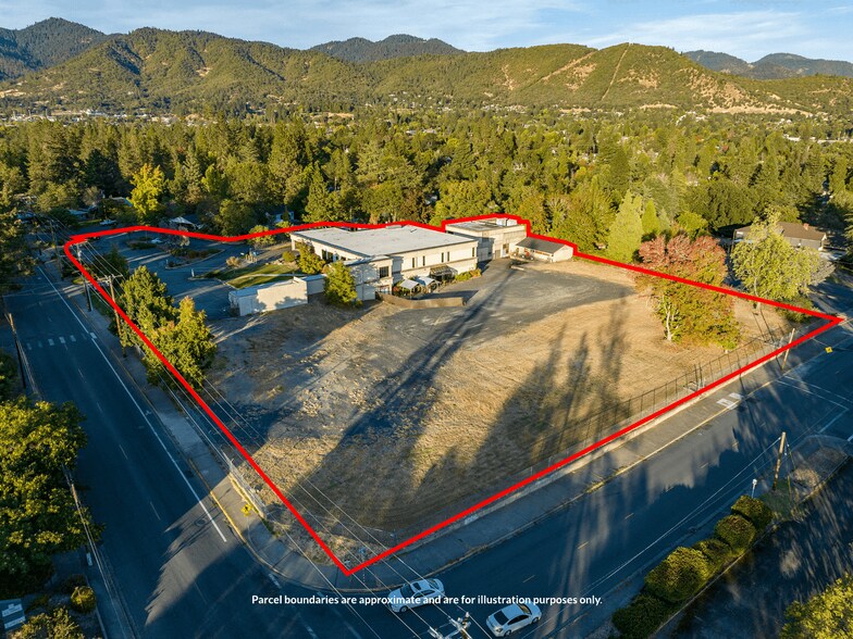 More Photos Of 715 NW Dimmick St, Grants Pass Office For Sale