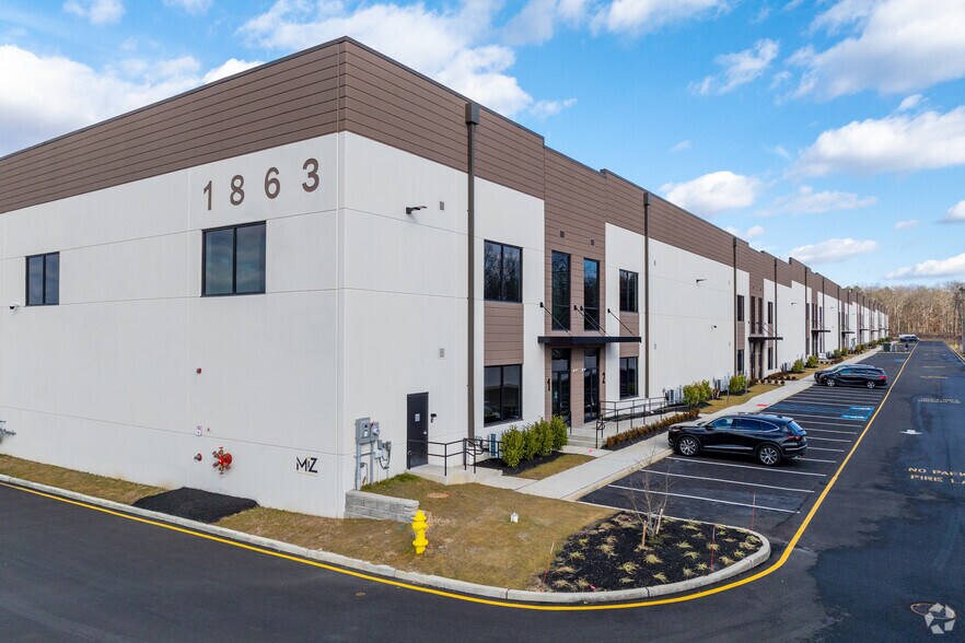 More Photos Of 1863 Lakewood Rd, Toms River Distribution For Lease