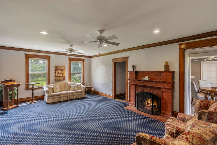 More Photos Of 2665 Boston Tpke, Coventry Funeral Home For Sale