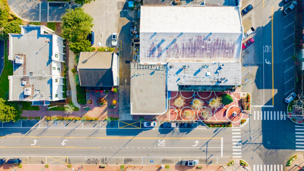 More Photos Of 12 Section St N, Fairhope Storefront For Lease