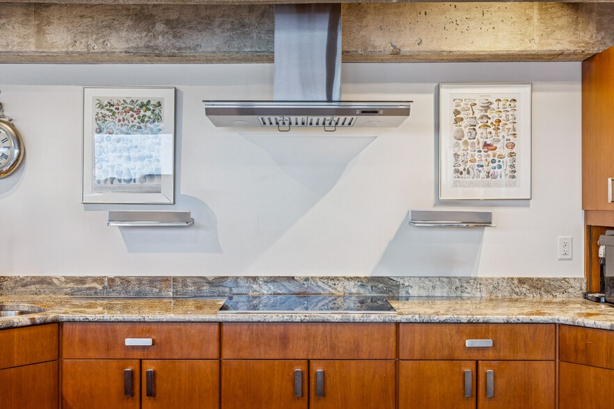 More Photos Of 916 Bay St, Beaufort Office For Sale