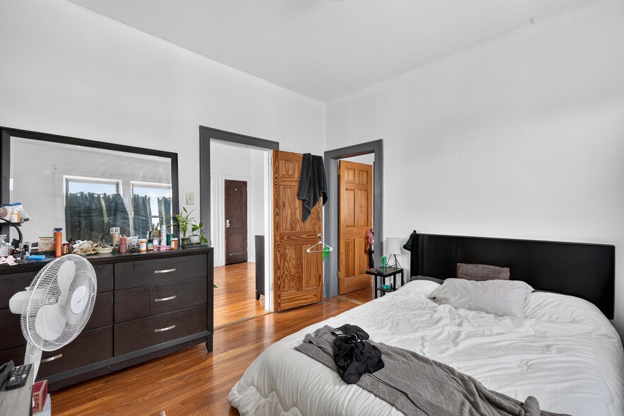 More Photos Of 154 Chestnut Ave, Jersey City Restaurant For Sale