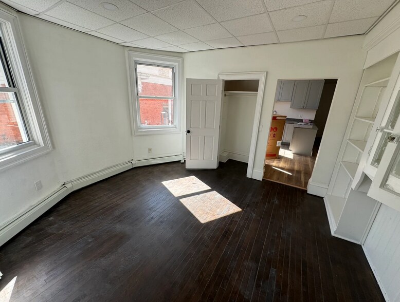 More Photos Of 39 Market St, Poughkeepsie Storefront Retail Residential For Sale