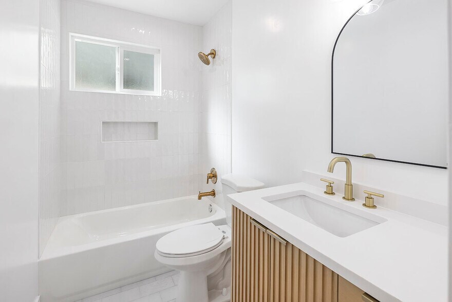 More Photos Of 3020 E 3rd St, Long Beach Apartments For Sale