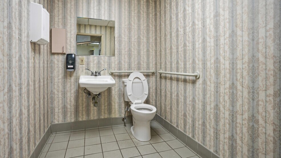 More Photos Of 123 Stewart Ave, Hicksville Medical For Sale