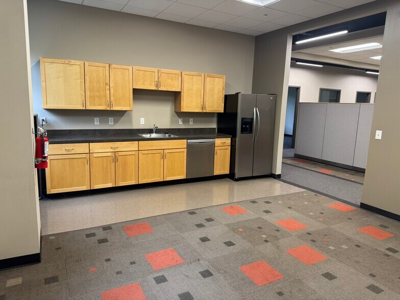 More Photos Of 1045 76th St, West Des Moines Office For Lease