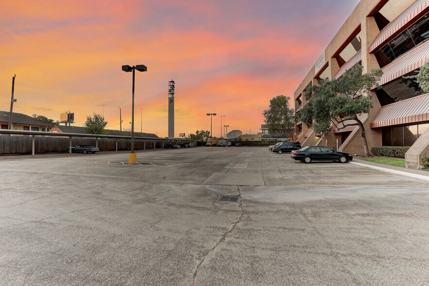 More Photos Of 8200 Wednesbury Ln, Houston Medical For Lease