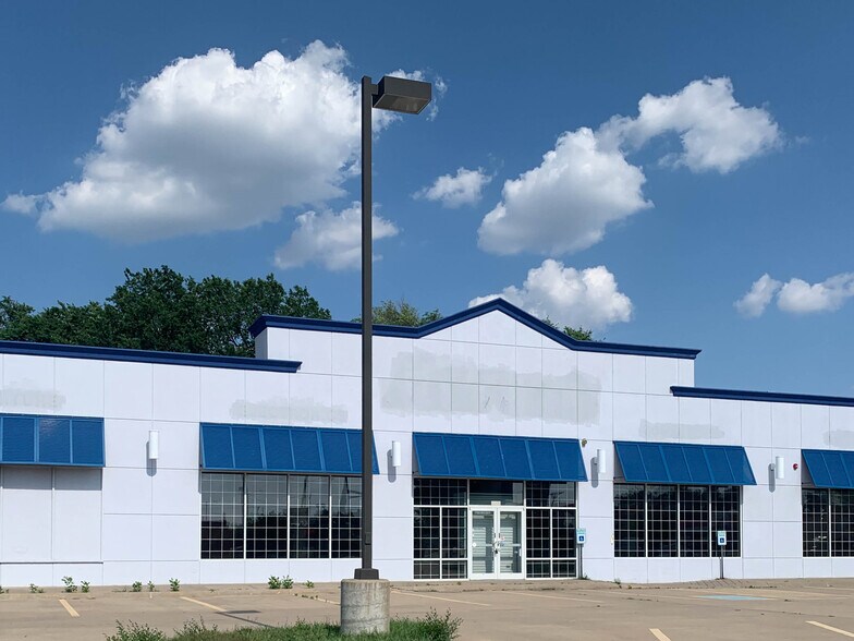 Primary Photo Of 1418 E 4th Ave, Hutchinson Freestanding For Lease