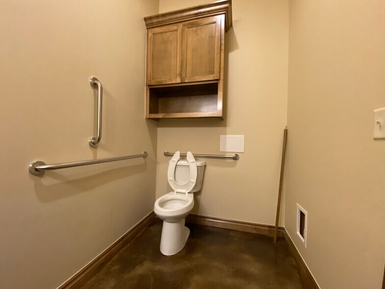 More Photos Of 5706 NW 130th St, Oklahoma City Office For Lease