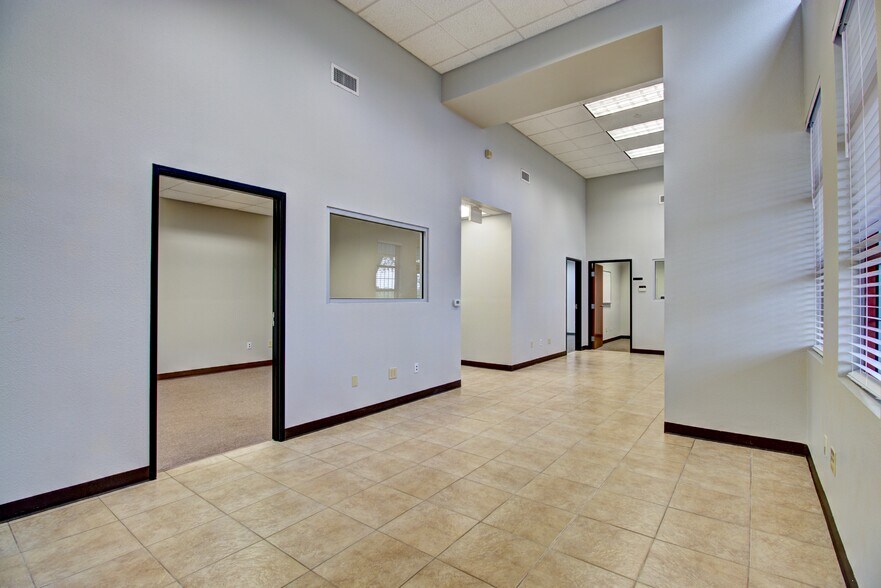 More Photos Of 21232 Gathering Oak, San Antonio Office For Lease