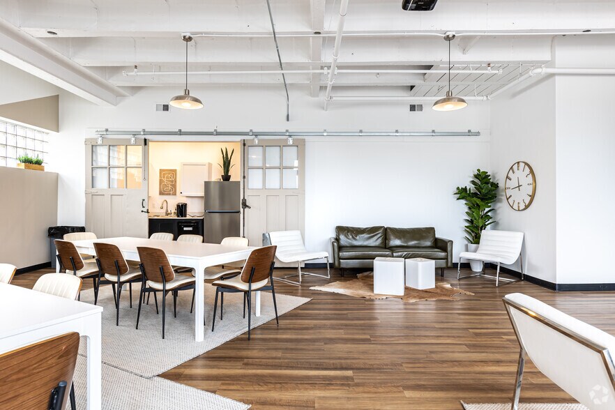 More Photos Of 325 E 31st St, Kansas City Office For Lease