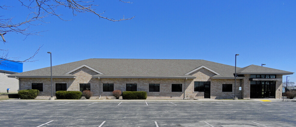 Primary Photo Of 1325 S Broadway, De Pere Office For Lease