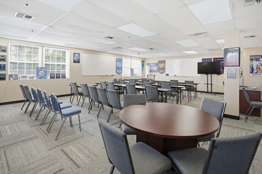 More Photos Of 475 E Main St, Patchogue Medical For Sale
