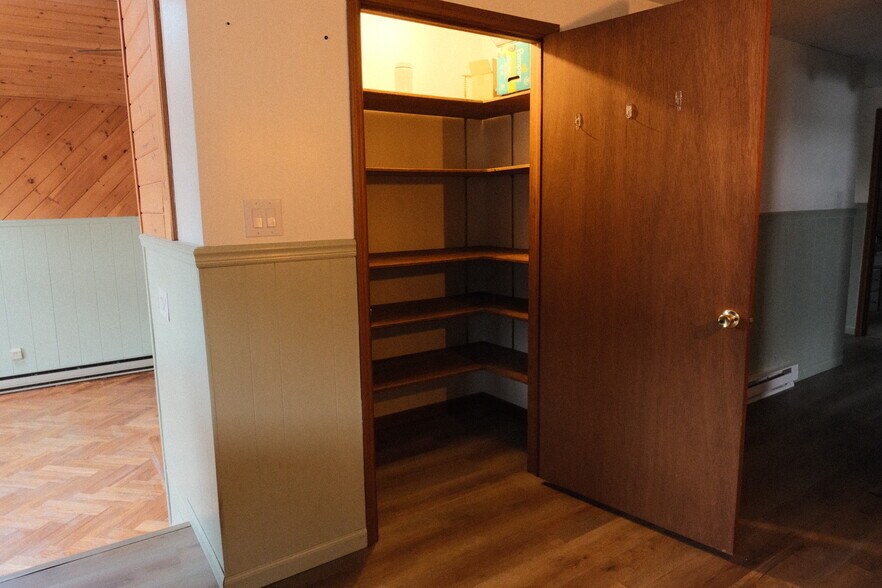 More Photos Of 1052 Centre Tpke, Orwigsburg Flex For Sale