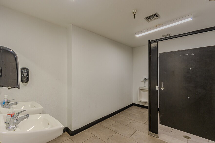 More Photos Of 201 S Darrington Rd, Horizon City Research And Development For Lease