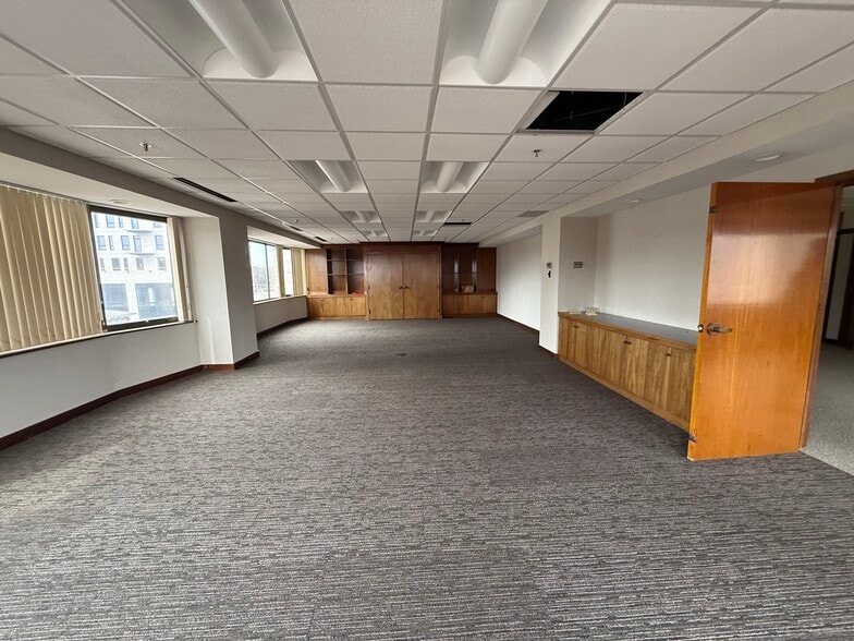 More Photos Of 76 Saint Paul St, Burlington Office Residential For Sale