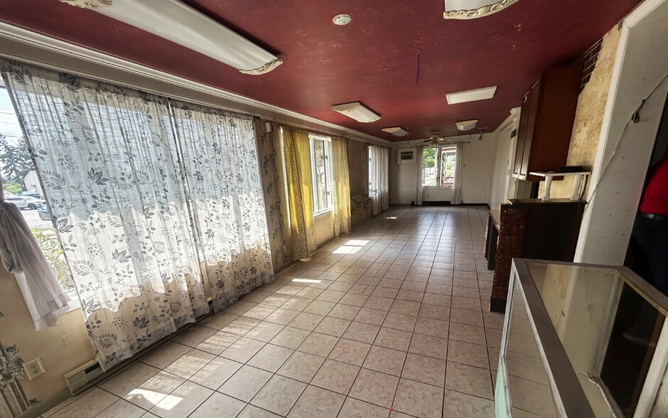 More Photos Of 1055 Lincoln Way E, Chambersburg General Retail For Sale