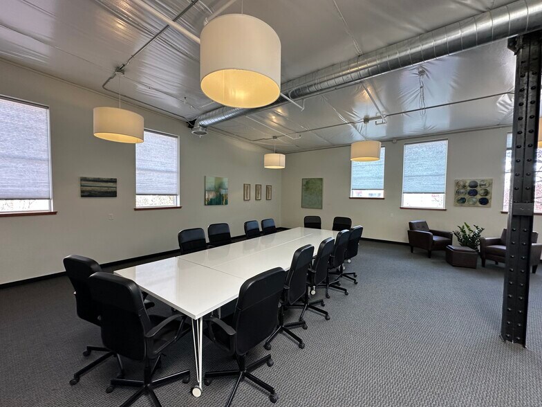 More Photos Of 600 NW Naito Pky, Portland Office For Sale