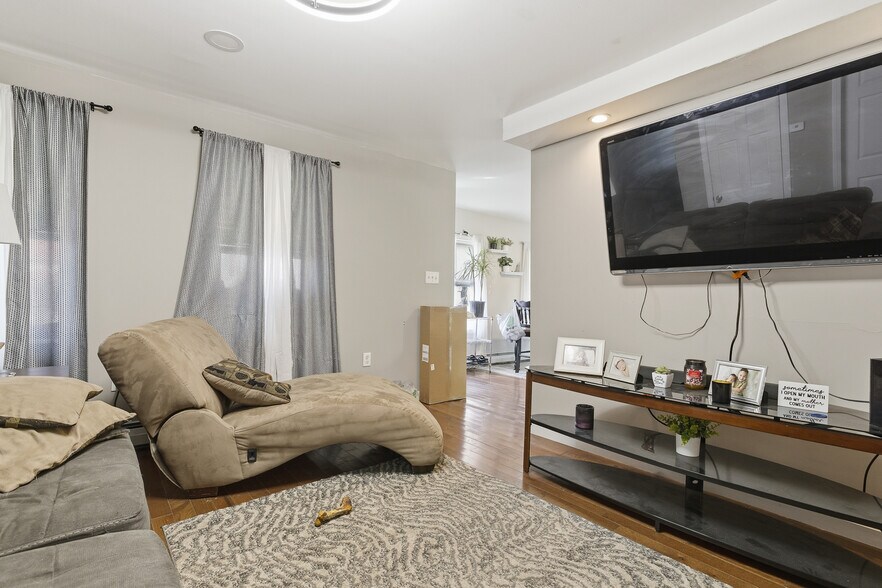 More Photos Of 158 Court St, Laconia Apartments For Sale