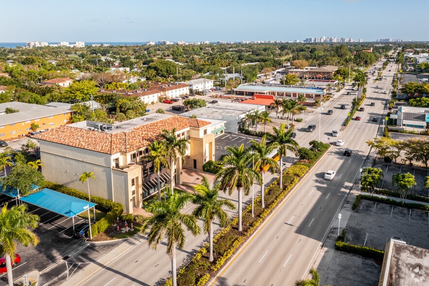 More Photos Of 633 9th St N, Naples Office For Lease