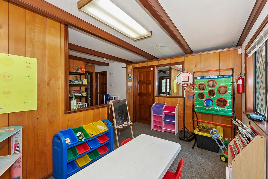 More Photos Of 24028 Lake Dr, Crestline Medical For Sale