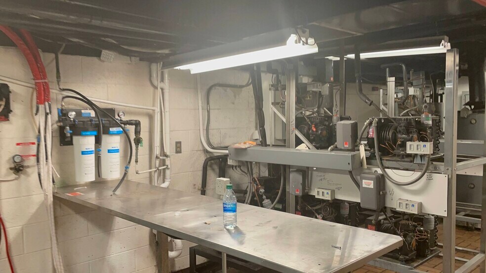 More Photos Of 17431 Dix Rd, Melvindale Fast Food For Lease