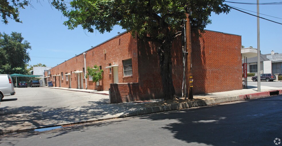 More Photos Of 1194-1196 E Walnut St, Pasadena Storefront For Lease