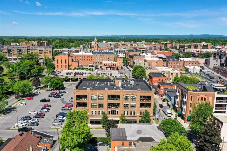More Photos Of 37 Henry St, Saratoga Springs Office Residential For Lease