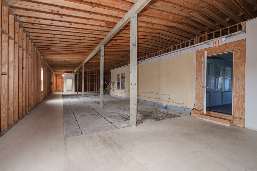 More Photos Of 1919 Drummond Ave, Panama City Distribution For Lease