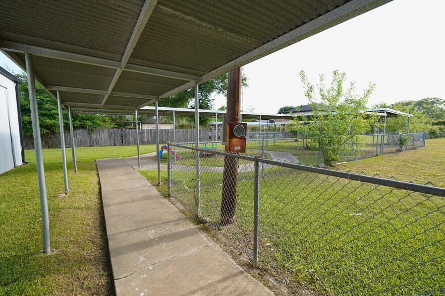 More Photos Of 1800 Pope St, Beaumont Unknown For Lease