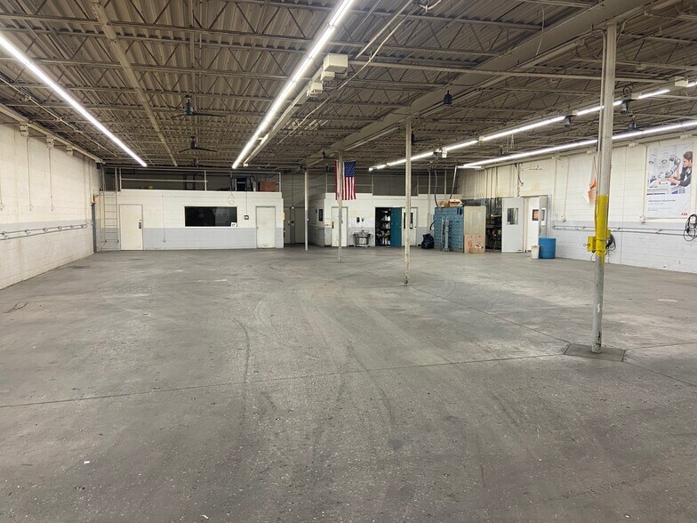 More Photos Of 6222 Webster St, Dayton Warehouse For Lease