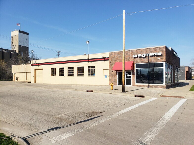 More Photos Of 828 Main St, Red Wing Auto Repair For Sale