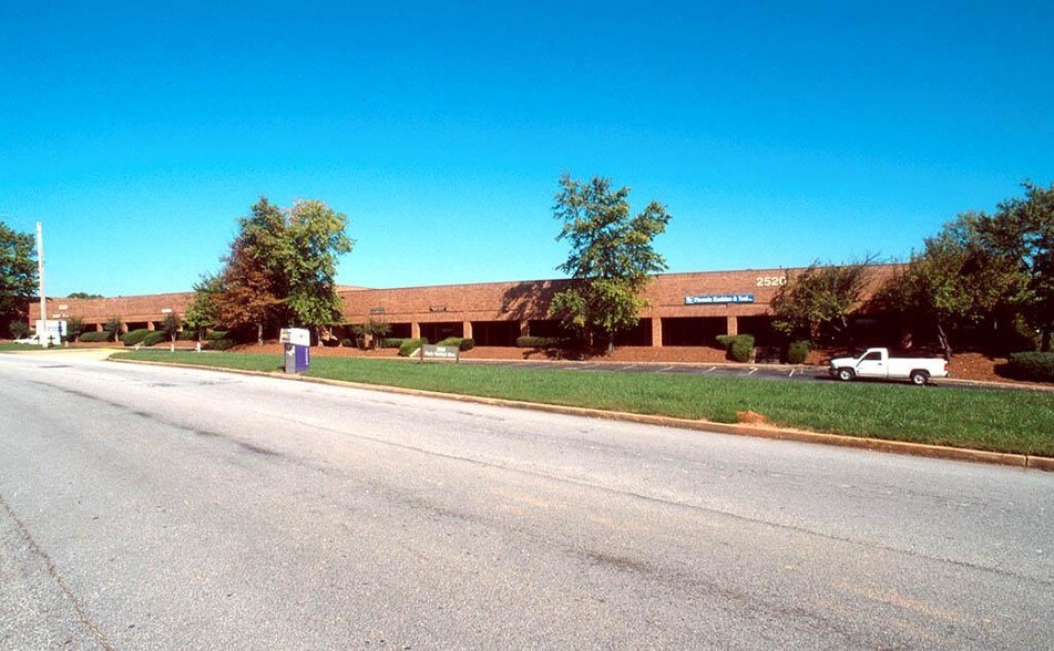More Photos Of 2520 Park Central Blvd, Decatur Distribution For Lease