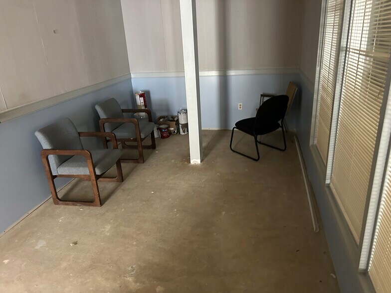 More Photos Of 5538 Maccorkle Ave SE, Charleston Office For Lease