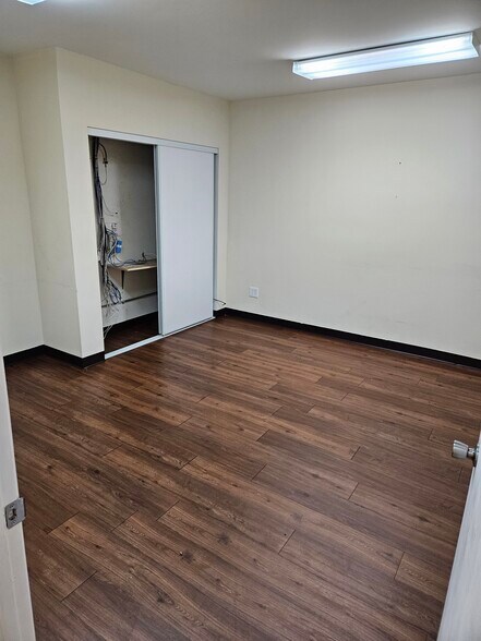 More Photos Of 9410 De Soto Ave, Chatsworth Manufacturing For Lease