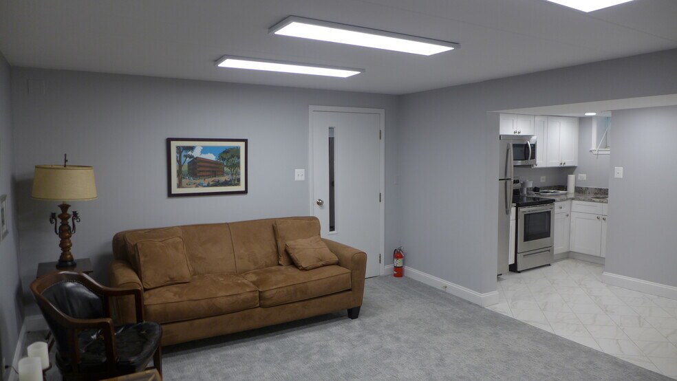 More Photos Of 600 Higgins Rd, Park Ridge Apartments For Lease